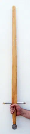 Espada de madera del artesano José Acedo